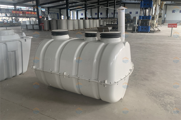 玻璃鋼化糞池與農(nóng)村使用的傳統(tǒng)化糞池有什么區(qū)別 玻璃鋼化糞池與農(nóng)村使用的傳統(tǒng)化糞池有什么區(qū)別